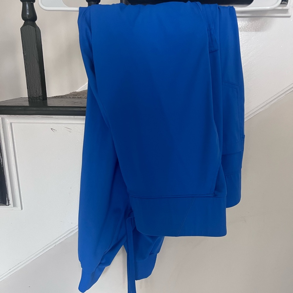 Alta jogger scrub pants.